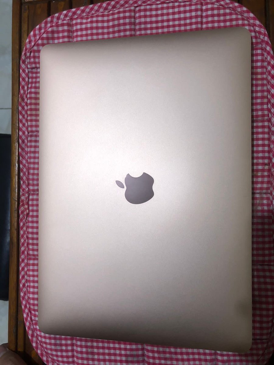 carebymichi's tweet image. wts / dijual macbook air 2020 M1 8/256 gb. 
warna rosegold. personal used only. BH 95%. fullset original. mulus banget banget!!! yok dibawah harga pasaran #macbookair #jualmacbook #zonauangᅠ