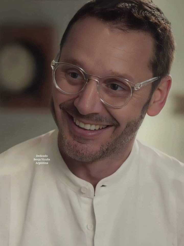 DedicadoBVicuna's tweet photo. Felicitaciones @benjavicunamori por tu nominación a los #MartinFierro2023 en la categoría Actor Protagonista de Ficción, súper merecido Benja 😊👏👏👏 #BenjaminVicuña #SantiagoLuna #ElPrimeroDeNosotros
#EPDN #Ficcion #Año2022 #Argentina #Telefe #Paramount https://t.co/Qnm21uqDUS