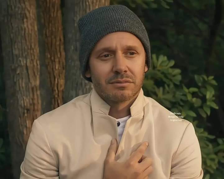 DedicadoBVicuna's tweet photo. Felicitaciones @benjavicunamori por tu nominación a los #MartinFierro2023 en la categoría Actor Protagonista de Ficción, súper merecido Benja 😊👏👏👏 #BenjaminVicuña #SantiagoLuna #ElPrimeroDeNosotros
#EPDN #Ficcion #Año2022 #Argentina #Telefe #Paramount https://t.co/Qnm21uqDUS