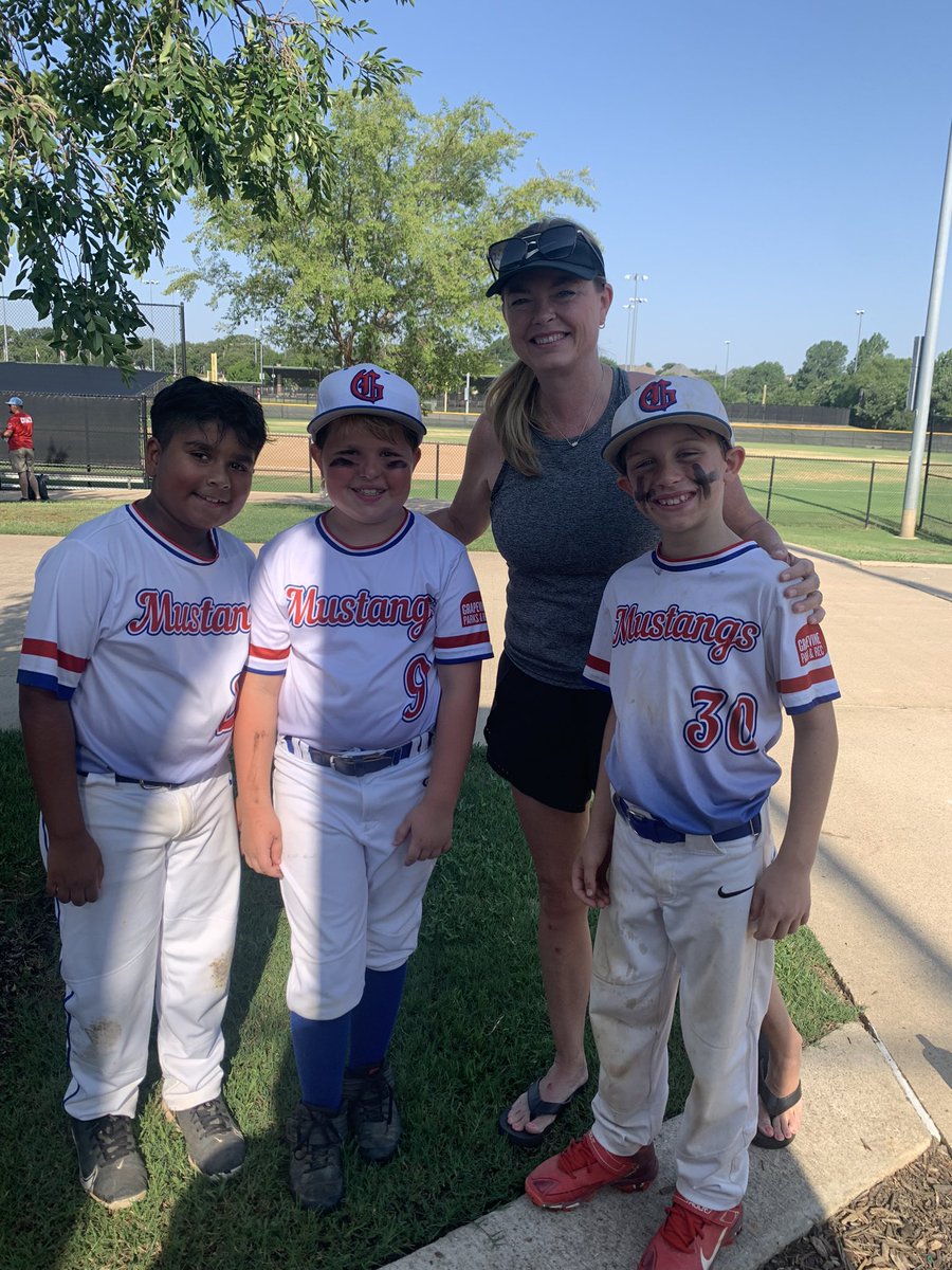 GESThompson's tweet image. Thanks Coach @michelle_basil  for coming to support the Grapevine Mustangs today at their tournament!!!
@GESStars  #gesshineon