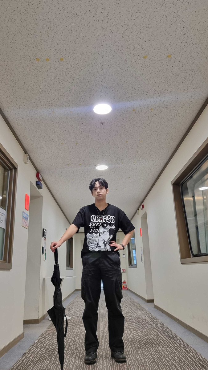 BANDLUCY_mystic's tweet photo. [#LUCY] SBS 파워FM '김영철의 파워FM' 완료✔️

벌써 다가온 6월의 마지막 일요일!
상엽이랑 부지런하게 시작해 봐요👍

#루시 #최상엽 #김영철의_파워FM #철파엠 https://t.co/8GXPEXywId