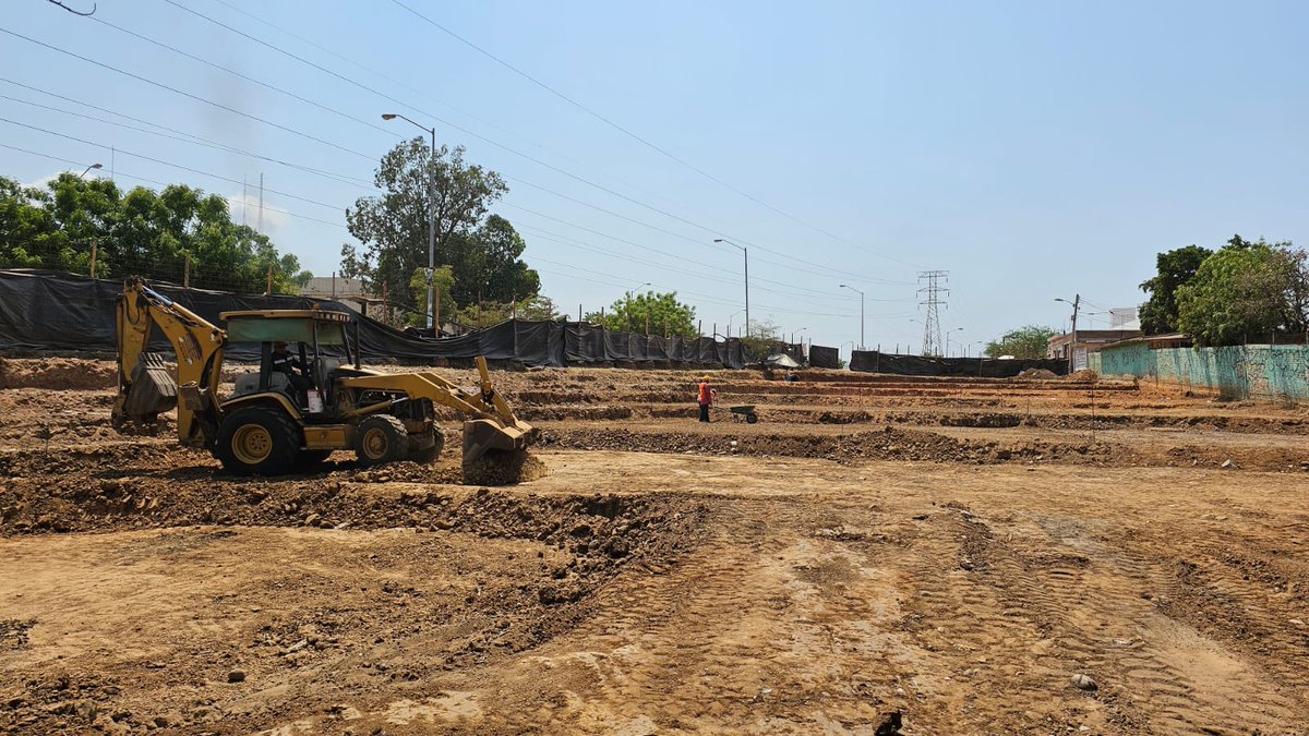 SEDATU_mx's tweet photo. La visita a Mazatlán, #Sinaloa, incluyó la supervisión de dos proyectos contiguos: la construcción de una plaza y un skatepark en la colonia Flores Magón.

Renovamos la imagen de la zona y conectaremos ambos espacios públicos con cruces seguros para la comunidad.

#MazatlánLate❤️ https://t.co/WY1z8bg670