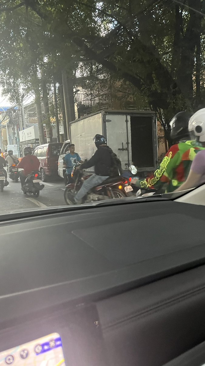 jerick33's tweet photo. @MMDA @MMDA https://t.co/HU5Ftend5J