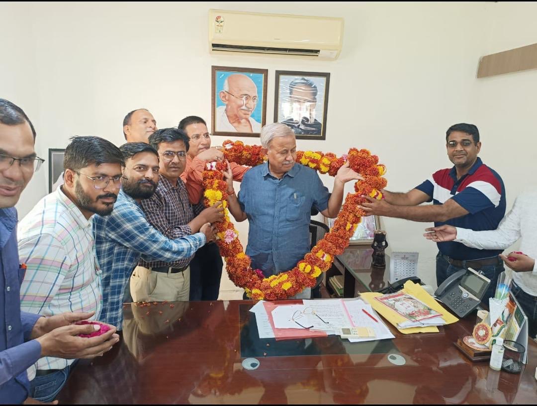 माननीय आयुष मंत्री महोदय डॉ सुभाष जी गर्ग द्वारा अल्प समय में 652 पदो पर आयुर्वेद चिकित्सकों की दुबारा भर्ती विज्ञापन जारी करने के लिये किए गए अथक प्रयाशों के लिये संघटन ने उनके आवाश पर जाकर आभार प्रकट किया <a href="/drsubhashg/">Dr. Subhash Garg</a>