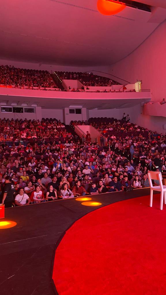 GUADALAJARA es tierra disfuncional!!!
Seguimos con la función de las 7 pm
¡Los esperamos! 
#MCDRLaGira 
@Mariazelzel @yuremrojas @RICH_MARGALEFF @marianaecheve @faisirrito @fastlicht