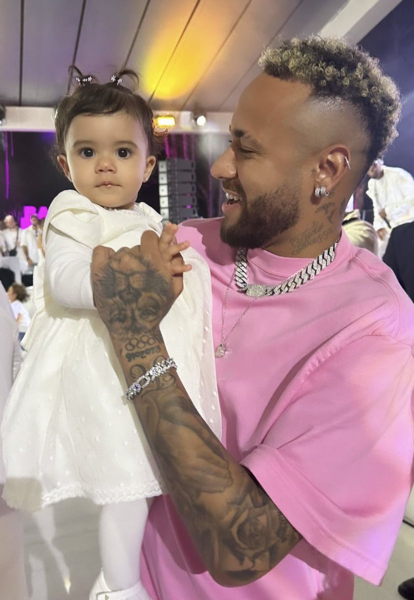 njdmarlon's tweet photo. A filha do Neymar já tá crescendo…

o tempo passa voando. ❤️ https://t.co/lSCRN0FmYT