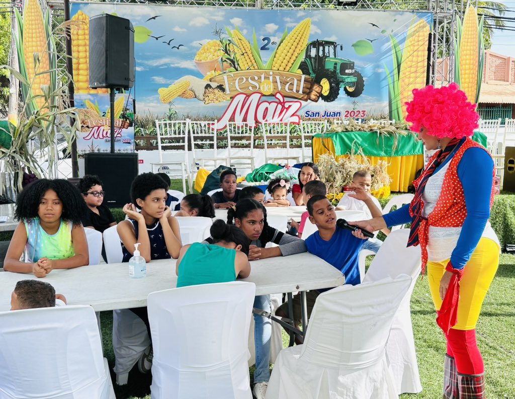 LoConsumeRD's tweet photo. 📌 • DINÁMICA INFANTIL - “TALLER DE ARTESANÍA RECICLADA” en el marco del “Festival del MAÍZ 🌽 SAN JUAN 2023”. 

- Facilitadora: ✍️ Rosa José

🗣️ #TamoenSANJUAN
🌽 #TamoenMAIZ
💯 #TamoenFESTIVAL
🗓️ del 21 al 25 de junio
📍 Parque Central de San Juan https://t.co/X8ISU7wzk6
