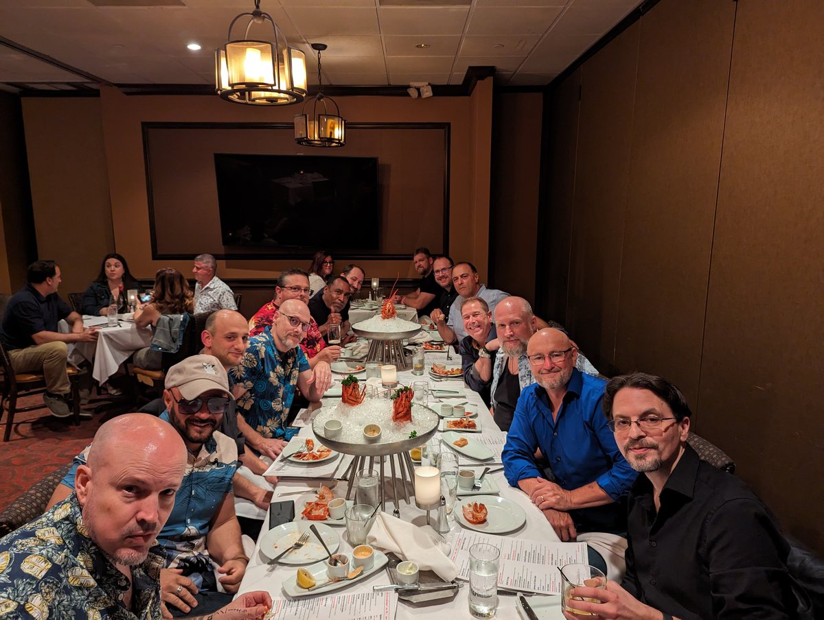 #comicsgate family dinner. @EthanVanSciver @AlazmatF @robert_j_romano @FragaBoom @couchdoodles @BillyTucci @gnolan12 @johnnynotbanned