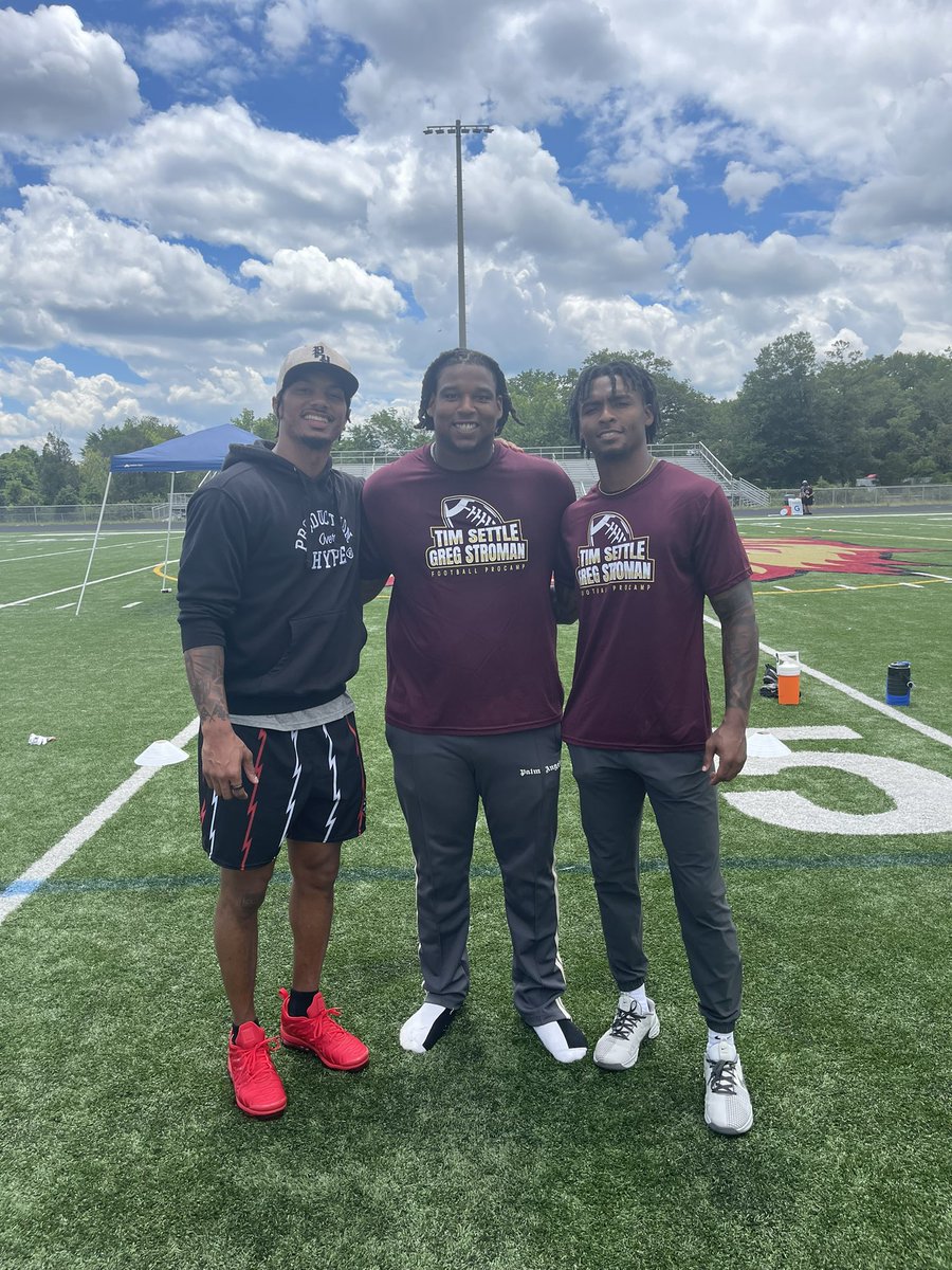 Pulled up on the guys @tim_settle and GStro for their 🏈 camp in the city. #Manassas🤞🏽🦃