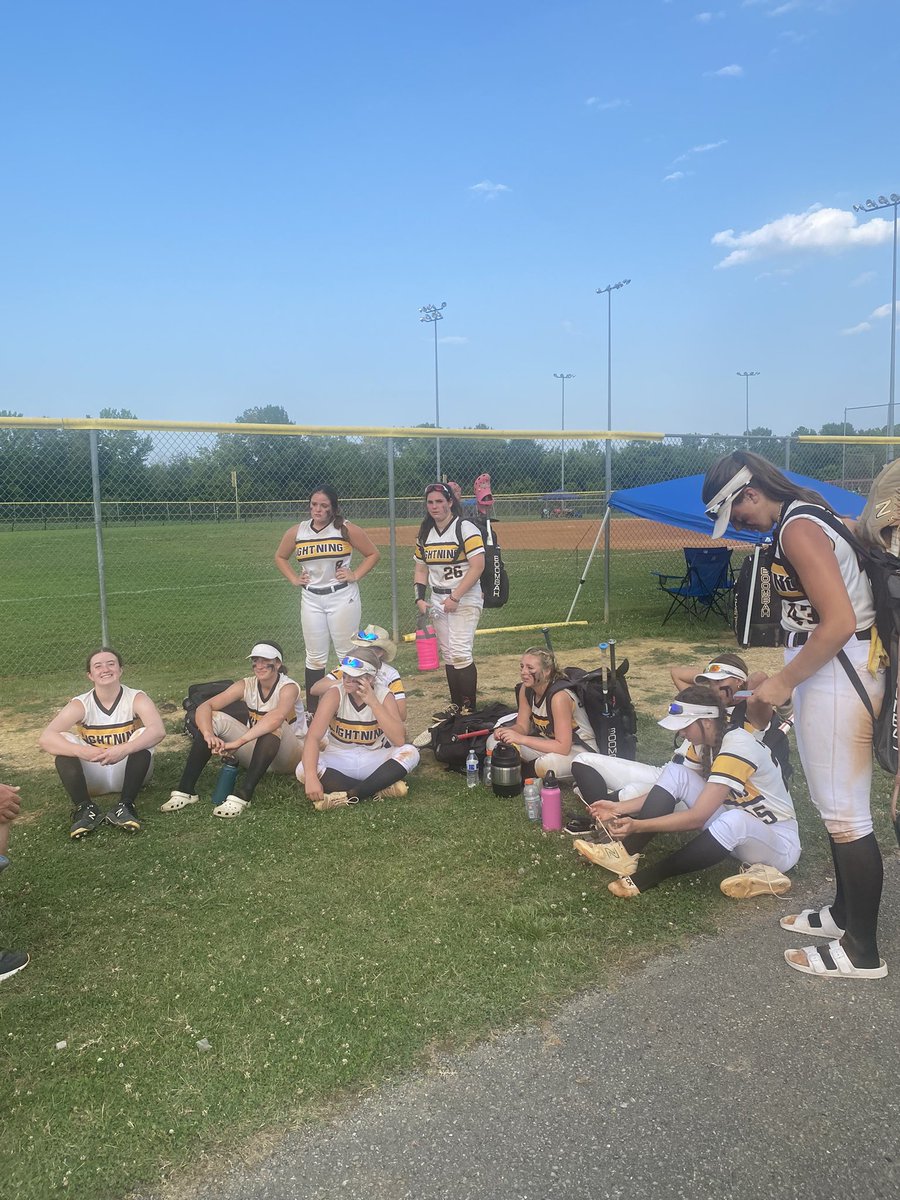 softball_il's tweet photo. 16u KH finish tough Chattanooga tourney 4-2 with entire lineup contributing. 

@annie_wolff8 5IP 2ER 4H 2K 2BB
@epiggott437 2-2 3RBI 2SB D
@VanessaBuske 2-2 2R
@AbbyHironimus11 2-3 SB 2R
@KarinaBenes 1-2 D BB
@Katiesmith2025 1-2 T RBI R
@HollyGarrelts 1-2 BB https://t.co/oe9BA65gDE