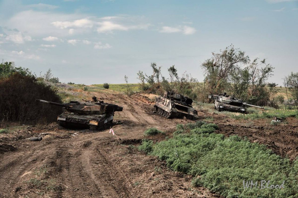Mientras el mundo está entretenido con la mini serie que ha producido Rusia.
En el Frente, los temidos Tanques Leopard, los M2Bradley, YPR765 y los MRAP MaxxPro.
Son calcinados a montones.
Ucrania se ha convertido en la fosa común del material militar de occidente.