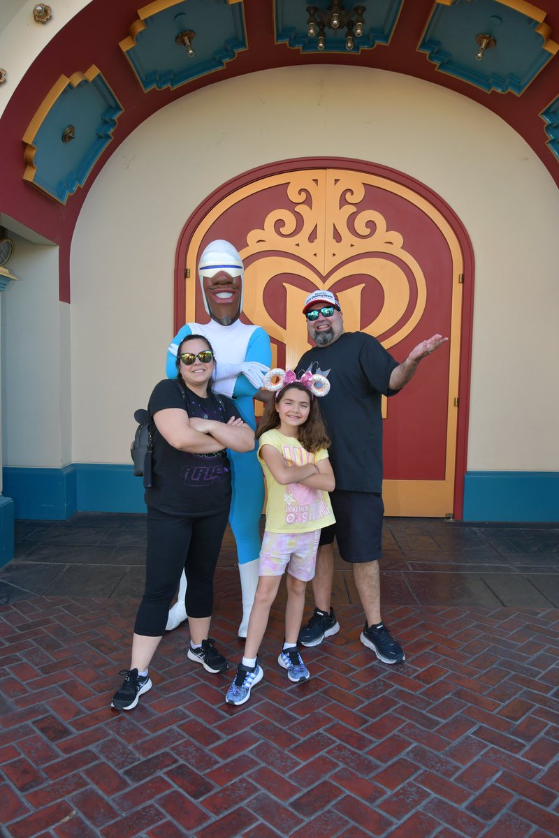 Whaaaaa…. Frozone meet and greet. W! @Disneyland @DisneyParks