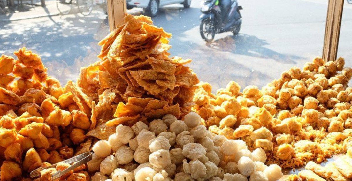 wartaverse's tweet photo. Konsumsi 1 Porsi Gorengan/hari Memiliki Risiko 8% Kematian Dini ?: https://t.co/rOfkhoisgY - Kesukaan masyarakat Indonesia dengan berbagai sajian Gorengan khas kuliner diberbagai penjuru tanah air sangat menggoda untk pingin melumatnya sampai habis.… https://t.co/bTauyyCRNX https://t.co/KseRdAYm5Y