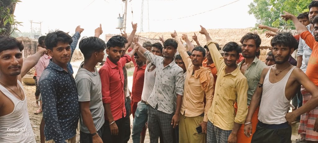 <a href="/UPPCLLKO/">UPPCL</a> <a href="/CMOfficeUP/">CM Office, GoUP</a> <a href="/aksharmaBharat/">A K Sharma</a> <a href="/EMofficeUP/">Energy Minister Office UP</a> <a href="/UppclChairman/">CMD UPPCL</a> <a href="/mduppcl/">MDUPPCL</a> सीतापुर के बांसुरा पावर हाउस के भागीपुर में 3 महीने से खराब पड़ा ट्रांसफार्मर और गर्मी के तीनों महीने किस तरह से काटे हैं ग्रामीण यह तो यही अपनी दास्तां पूरी बताएं लेकिन ट्रांसफार्मर बदलने की बात करते हैं तो ₹5000 की घूस मांगी जाती है कई बार 1912 पर कंप्लेंट की गई