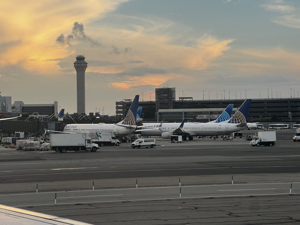 CraigGuarente's tweet photo. @united get us off this plane!! it’s been over an hour waiting for you guys. WTF.  this added to the wait time because you over booked this flight. you are getting worse by the day. UA3493 stuck on newark tarmac. https://t.co/sR3B2zbjbK