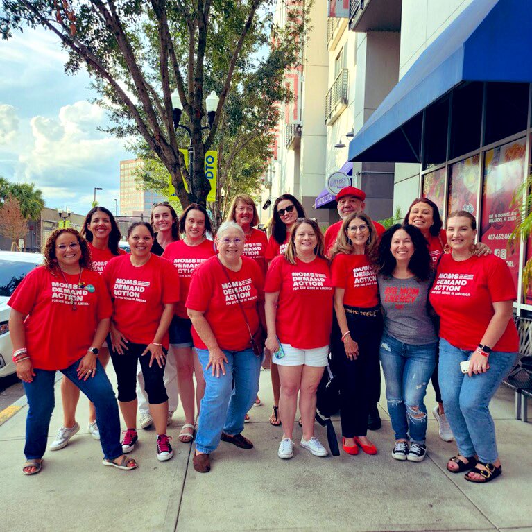 Tonight we welcomed folks that are stepping up into volunteer leadership roles with Orlando and Central Florida @MomsDemand. We’ve got lots of plans to get all of us plugged into the work of ending gun violence in our communities. Stay tuned. 🌈 #MomsAreEverywhere #EndGunViolence