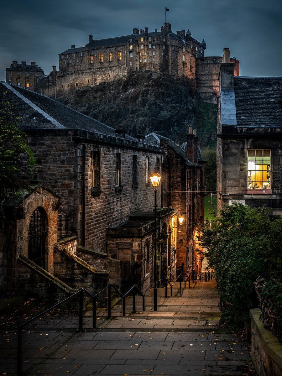 𝑒𝑣𝑒𝑛𝑖𝑛𝑔·𝑚𝑜𝑜𝑑 ♡

The Vennel Steps
Edinburgh // 🏴󠁧󠁢󠁳󠁣󠁴󠁿🇬🇧