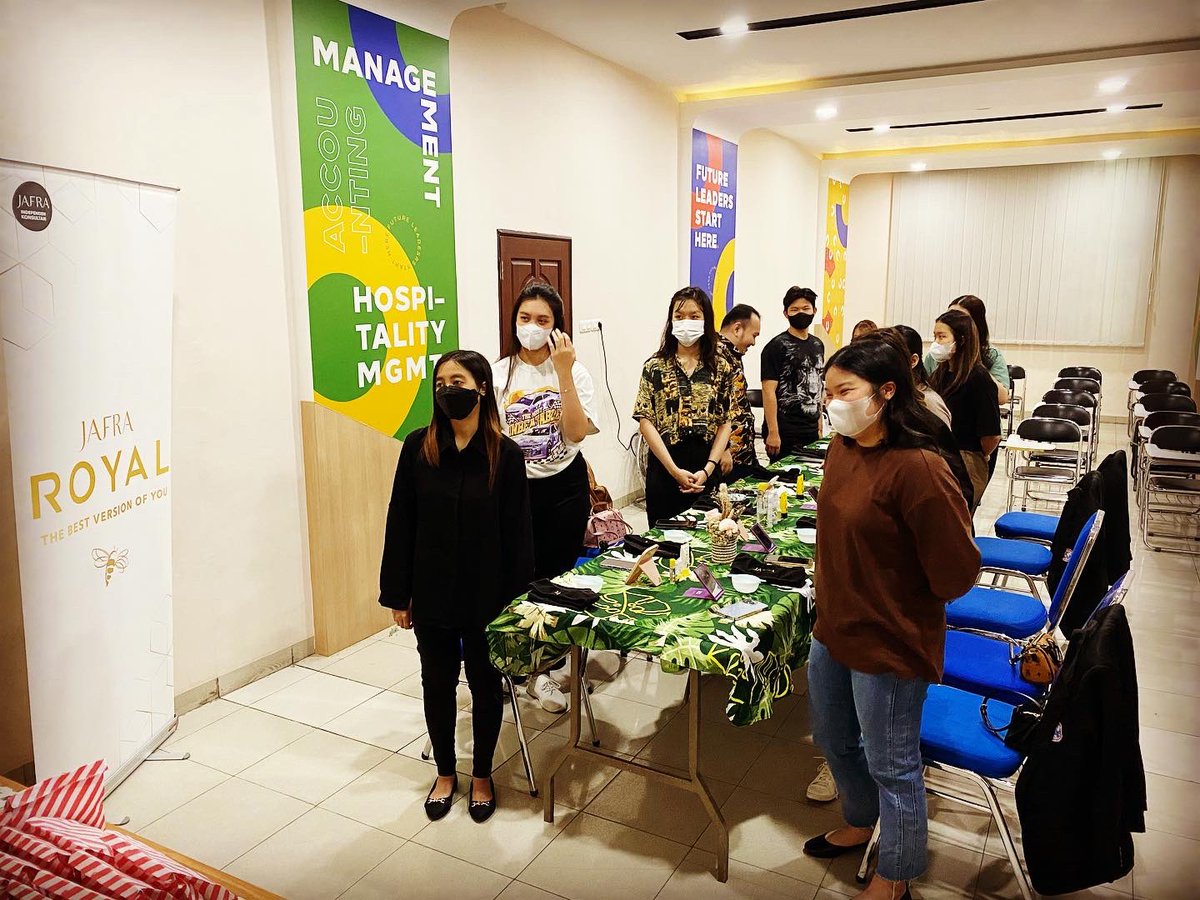 Pmci_Campus's tweet photo. PMCI BEAUTY CLASS
With JAFRA @jafra_sumatra @josefinesimatupang 
Saturday / 17th June 2023 
From 1 PM - 3 PM

#pmcicampus #kampusmedan #stiepmci #kampusmerdeka #kampuskreatif #umissme #followmehot #kampusevent #pmciisthebest #pilihanterbaik #kampusentrepreneur #kegiatankampus https://t.co/sjjKjwSq3w