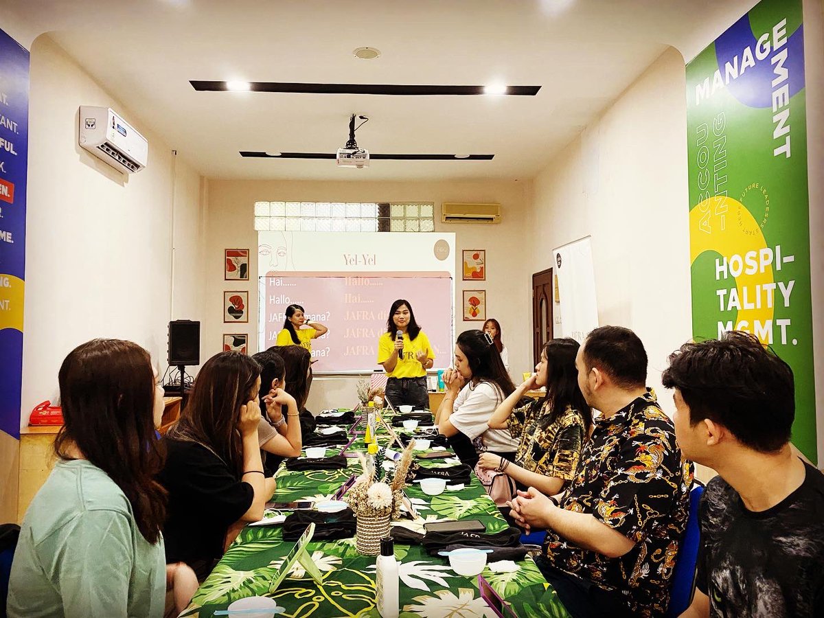 Pmci_Campus's tweet photo. PMCI BEAUTY CLASS
With JAFRA @jafra_sumatra @josefinesimatupang 
Saturday / 17th June 2023 
From 1 PM - 3 PM

#pmcicampus #kampusmedan #stiepmci #kampusmerdeka #kampuskreatif #umissme #followmehot #kampusevent #pmciisthebest #pilihanterbaik #kampusentrepreneur #kegiatankampus https://t.co/sjjKjwSq3w