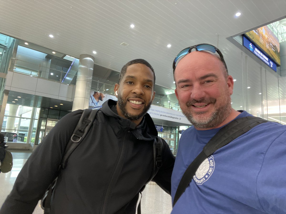 Coming home today, ran into <a href="/Coach_Ya/">Yasir Rosemond</a> at the Indy airport. He is working hard to bring the next stars to IU to hang banner 6! Nice chat and a picture, we are lucky to have him at #iubb Keep doing great work, Coach! Back at it tomorrow at Charlie Hughes.
