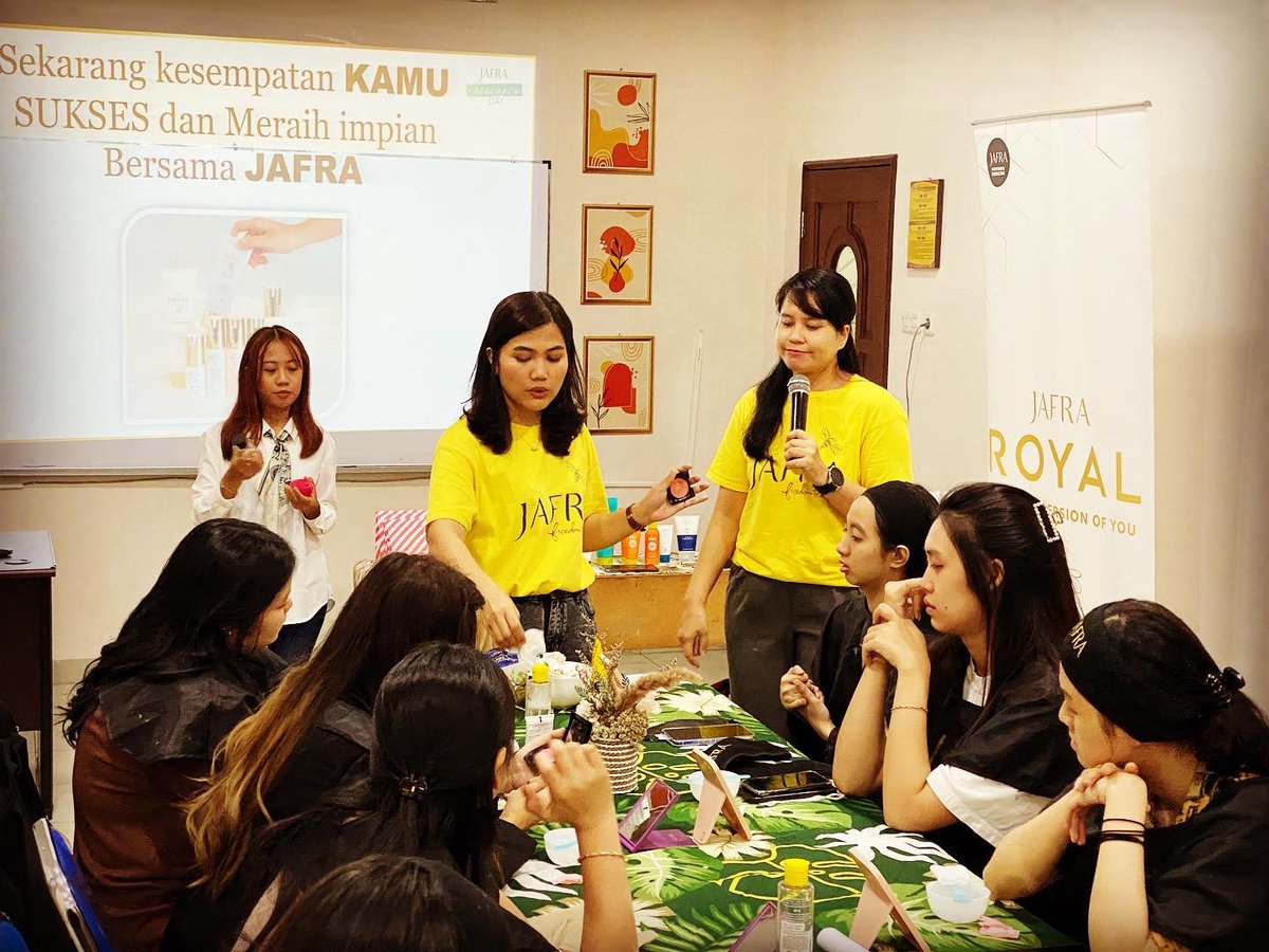 Pmci_Campus's tweet photo. PMCI BEAUTY CLASS
With JAFRA @jafra_sumatra @josefinesimatupang 
Saturday / 17th June 2023 
From 1 PM - 3 PM

#pmcicampus #kampusmedan #stiepmci #kampusmerdeka #kampuskreatif #umissme #followmehot #kampusevent #pmciisthebest #pilihanterbaik #kampusentrepreneur #kegiatankampus https://t.co/v8AwjXXiRN
