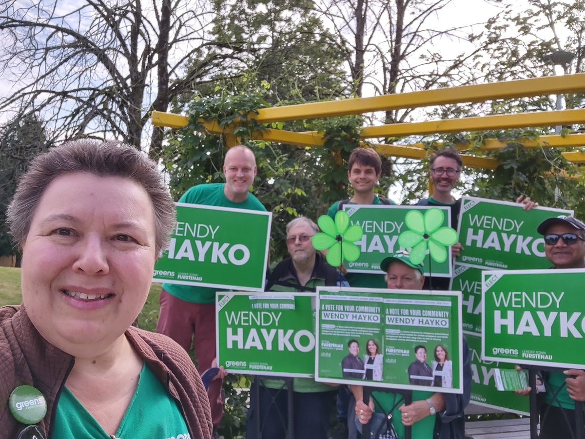 WendyHayko's tweet photo. Final sign wave of the Vancouver Mount Pleasant #BCByElection #BCPoli #EastVan
Thank you volunteers!!! Couldn't do this without your support 😍💚😍💚
Vote today until 8 pm!! https://t.co/AumxkPiLVU