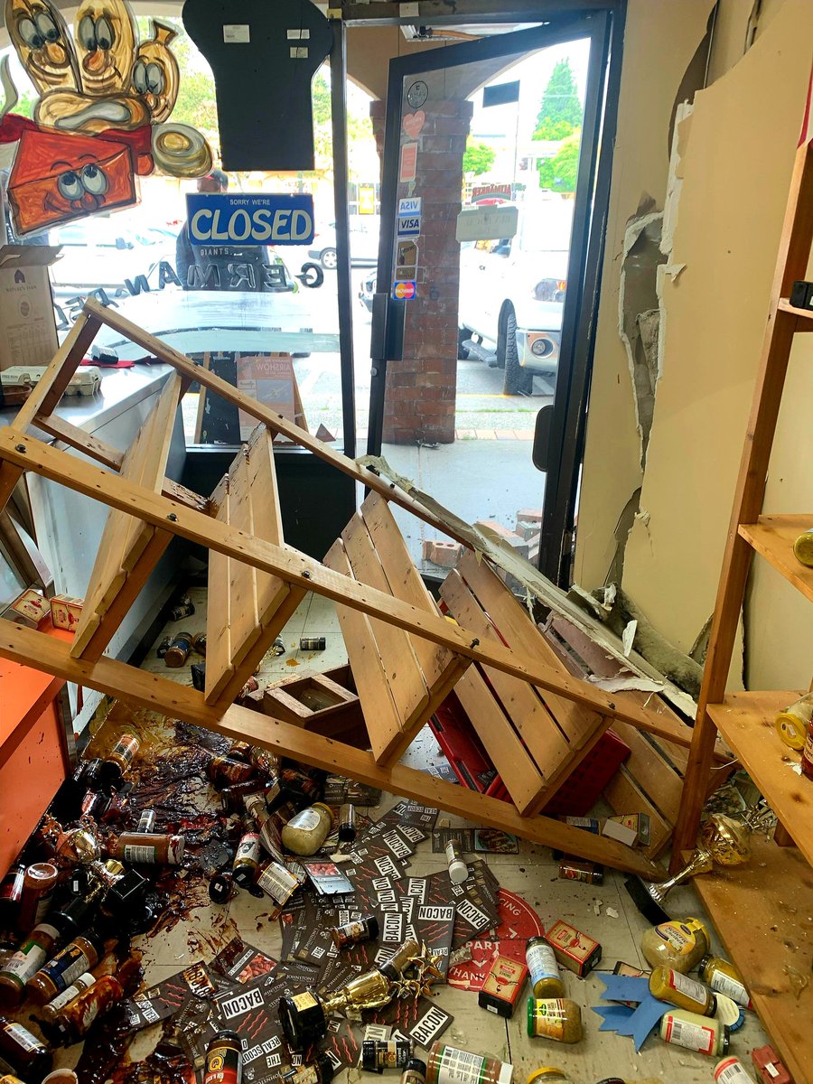 AltmaerkerDeli's tweet photo. We always thought a drive-through would be a good thing. Not to worry, everything's fine. ๐๐
#deli #delicatessen #germandeli #smallbusiness #familybusiness #NorthDelta #DeltaBC https://t.co/ORLK8aaUtg
