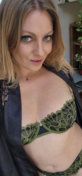 Live show now!! https://t.co/93yqInDCwO https://t.co/o2H95mMJWQ<a href="/tag/mfc"class="tags"><span>#mfc</span></a><a href="/tag/chaturbate"class="tags"><span>#chaturbate</span></a>