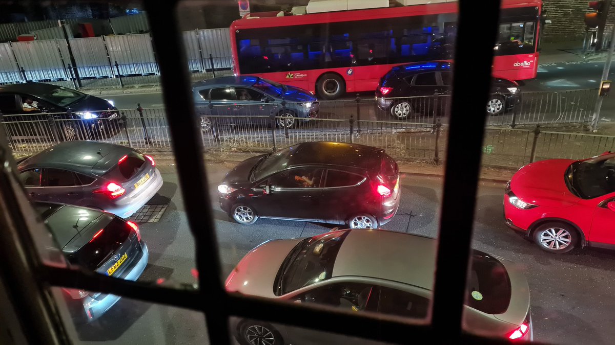 Theyellowhouse_'s tweet photo. All day and still bad at 1:30am @TfL how are we to sleep with constant beeping of car horns and cacophony of car radios, and what about the consequences of excessive pollution... #SurreyQuays #SurreyDocks #LowerRoad https://t.co/j5Uv1S0cxM