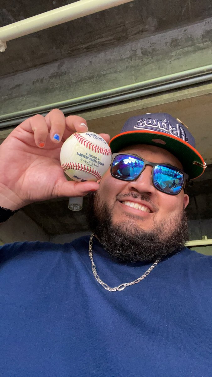 First time watching a baseball game in Petco Park in like 10 years and I get a baseball from Soto! 🤣🤘🏽