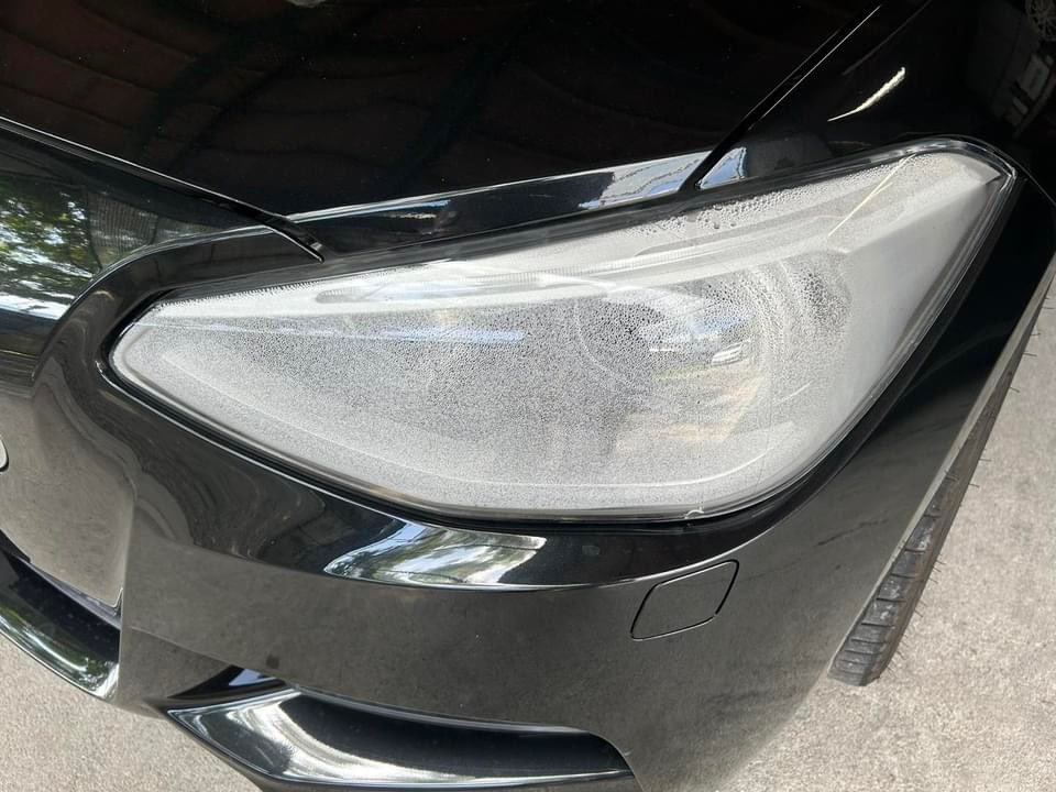 Atelier_RL's tweet photo. BMWあるあるらしいです。

水滴対策施工します！

いくつか対策お試しです。

#atelierrl
#ｱﾄﾘｴｱｰﾙｴﾙ
#totalrepair
#ﾄｰﾀﾙﾘﾍﾟｱ
#ﾍｯﾄﾞﾗｲﾄﾘﾍﾟｱ https://t.co/hVTolrz6lw