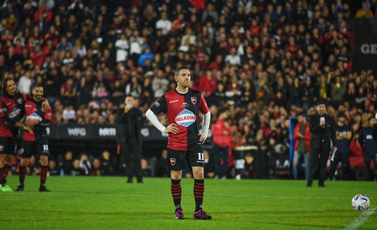 CanalNewells's tweet photo. Maxi es Newell's y Newell's un club de la concha de la lora

Puso en una cancha a la mayoría de los pilares de nuestra historia para mostrarla al mundo entero

Difícilmente volvamos a ver algo así. Te amamos para siempre Fiera https://t.co/RZQT7bYnA6