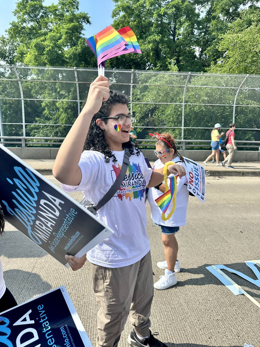 JessicaEMiranda's tweet image. Happy 50th Cincinnati Pride 🌈
#TeamJessica had such a great time today! Best part was seeing &amp;amp; hugging all our friends - thanks to everyone for coming out to celebrate 
#LoveIsLove #CincyPride 
❤️🧡💛💚💙💜