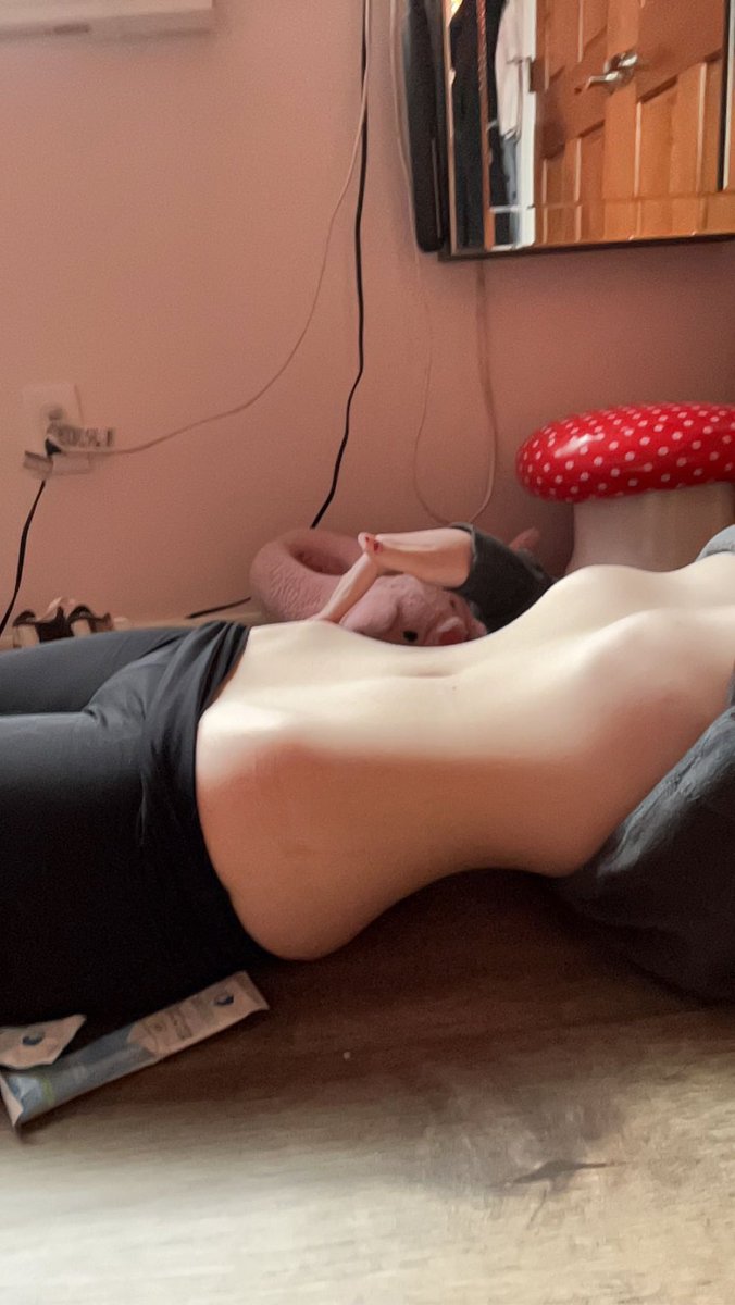 galacticcals's tweet photo. be honest what bmi do i look https://t.co/mFNZmX2RxL