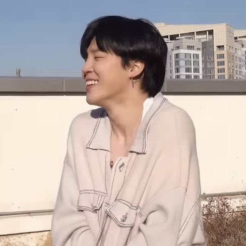 jikookbased56's tweet photo. I hope all solo stans d!E tonight I literally hope so and I want someone to dox them I am not joking we need to come together and stop this sh!t Wtf is going on #jungkook #TAEHYUNG #jimin #soloOUT https://t.co/TYSpw7ARwf