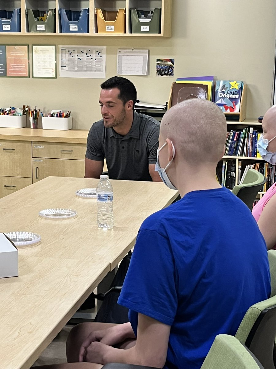 therealHENK's tweet photo. Nothing but love for DC! Man of God and takes time for those in need. Major props from the Fresno Henks. @Henk4 @derekcarrqb @ValleyChildrens @NolaSaints_Fans @nenolasainta https://t.co/7DJ9hu8d0E