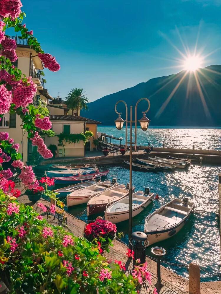 Italy Garda does not lose Lake Como fairyland old lake ~ #photography #Italy