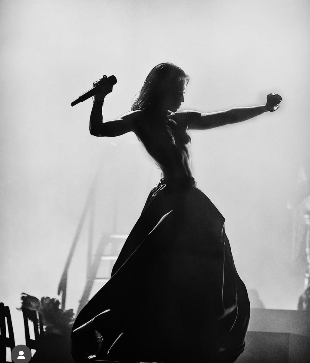 QueensChristine's tweet photo. ALIVE #Glastonbury @YesZebra https://t.co/XKRhsPSXVl