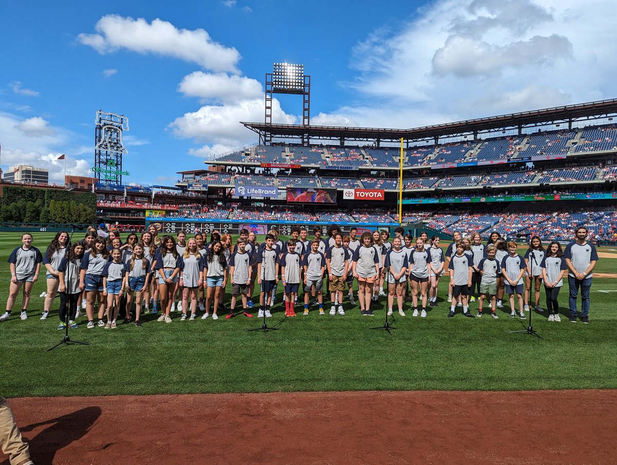 MrHartung's tweet photo. Collingswood Middle School Choir performed the National Anthem today at the Mets vs. Phillies game! Video coming soon. Thank you @CollsChoirs, @Colls_MrGross, and all of the parents & families for your help to make today a success!
#collsedu #collsarts #cmschoir @Phillies https://t.co/l3SpzhLTkK