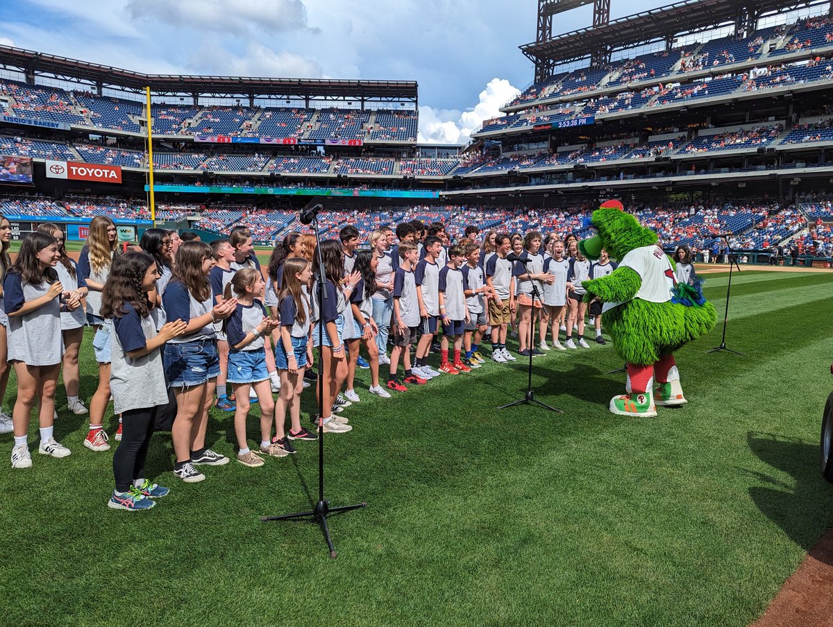 MrHartung's tweet photo. Collingswood Middle School Choir performed the National Anthem today at the Mets vs. Phillies game! Video coming soon. Thank you @CollsChoirs, @Colls_MrGross, and all of the parents & families for your help to make today a success!
#collsedu #collsarts #cmschoir @Phillies https://t.co/l3SpzhLTkK