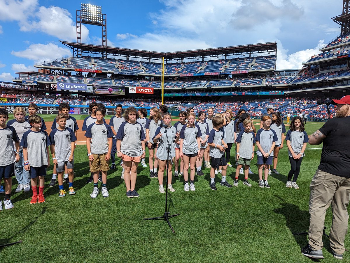 Collingswood Middle School Choir performed the National Anthem today at the Mets vs. Phillies game! Video coming soon. Thank you @CollsChoirs, @Colls_MrGross, and all of the parents & families for your help to make today a success!
#collsedu #collsarts #cmschoir @Phillies