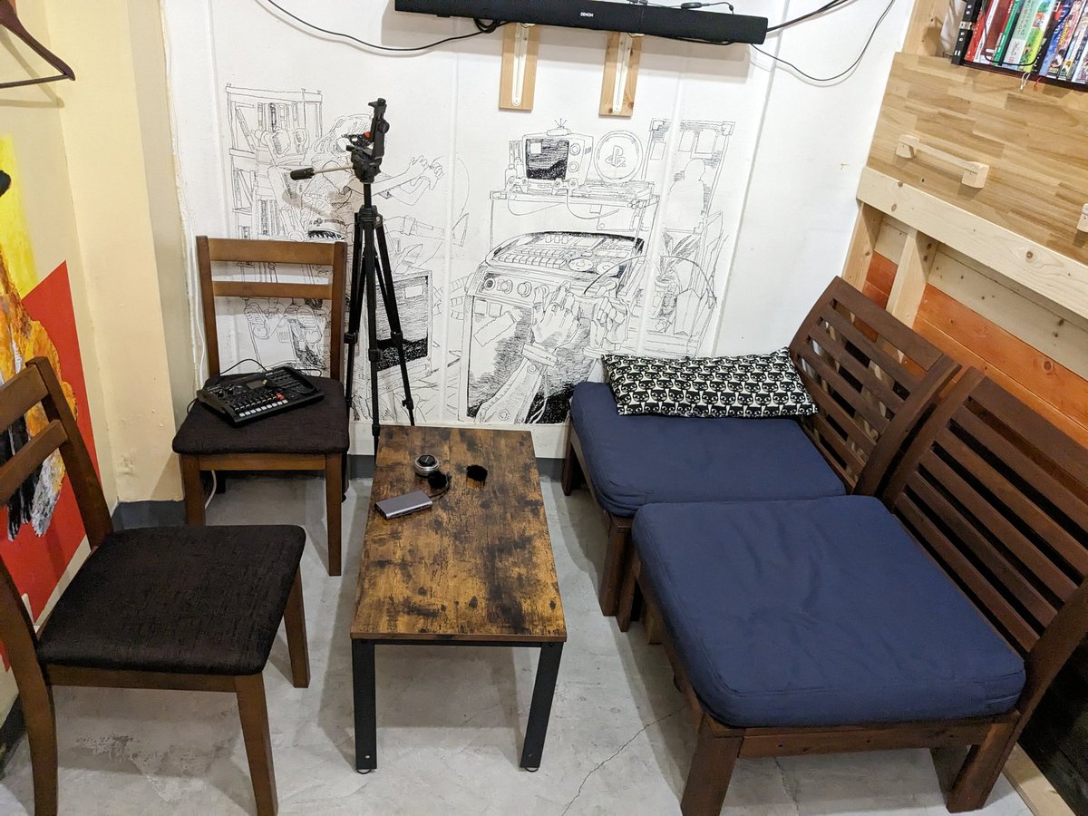 100bookcafe's tweet photo. 本日インタビュー！
これで編集せねばならない記事が3本になるので、いよいよ作業進めねば終わらんっていう気持ちになってきた。
https://t.co/V4zjUzl5uk https://t.co/DWUTnadkxS