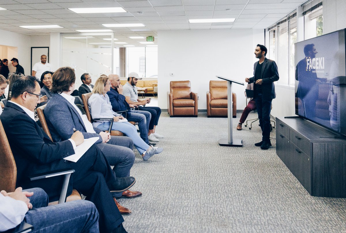 HAlghatam's tweet photo. Another amazing evening at #siliconvally with an amazing audience.

It was truly an extraordinary experience, special thanks go to the @CODE_MCIT @McitGovSa for giving us this opportunity. They made it possible, and we value their trust in FACEKI

#FACEKI #siliconvalley #mcit https://t.co/qZ9ZWtWOt2