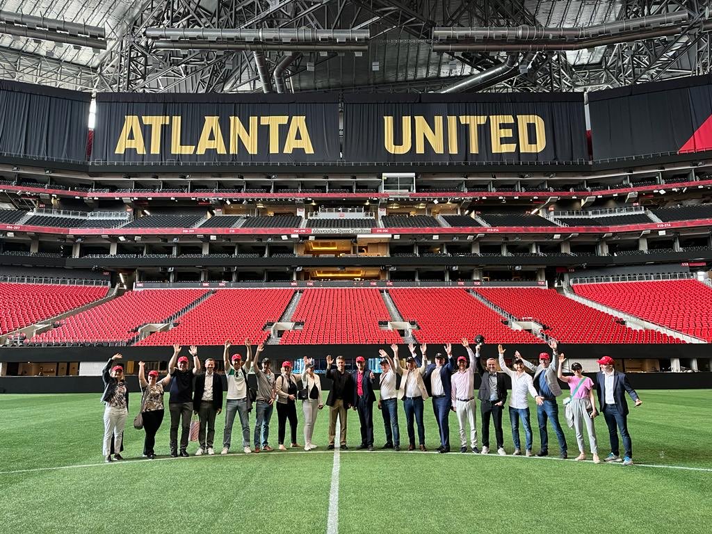 SchneebauerP's tweet photo. There is no better place to bid farewell to oö. LR M. Achleitner &amp; Delegation than the ⁦#Mercedes-Benz Stadium, home of ⁦@AtlantaFalcons⁩ &amp; ⁦⁦#AtlantaUnitedFC⁩! Safe travels back home to 🇦🇹! See you all soon again in the 🇺🇸! https://t.co/mhMIAwzCo7
