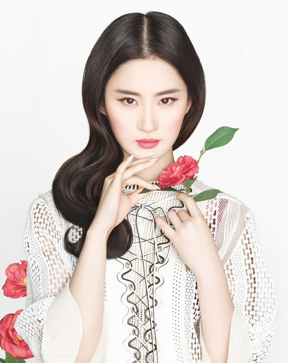 WorldVivid's tweet photo. @WeTVThailand Yifei🌹🌹🌹 https://t.co/SkbR9VqOxq