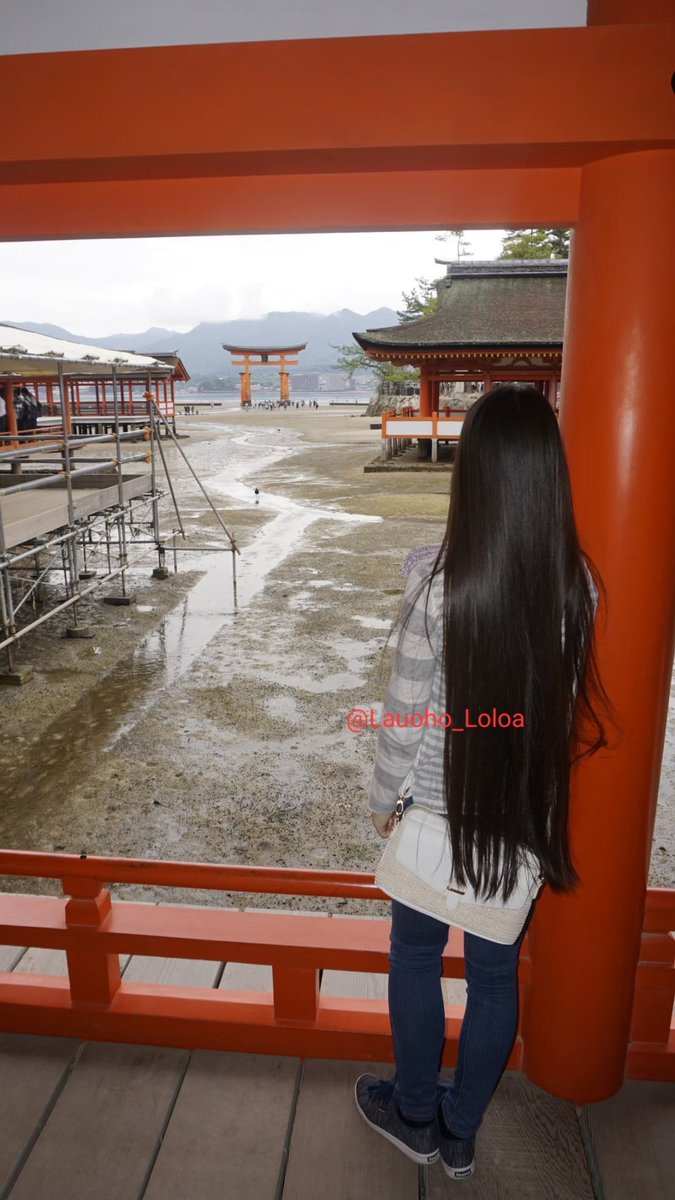 A long time ago I went to Itsukushima ⛩️#verylonghair #superlonghair #rapunzelhair #hairgrowth #ロングヘアー #髪の毛 #hairblogger #pelolargo #スーパーロングヘア #longhairdontcare #blacklonghair #longhairs #長い髪 #longhairstyles #ツヤツヤ #longhairmodel #rambutpanjang