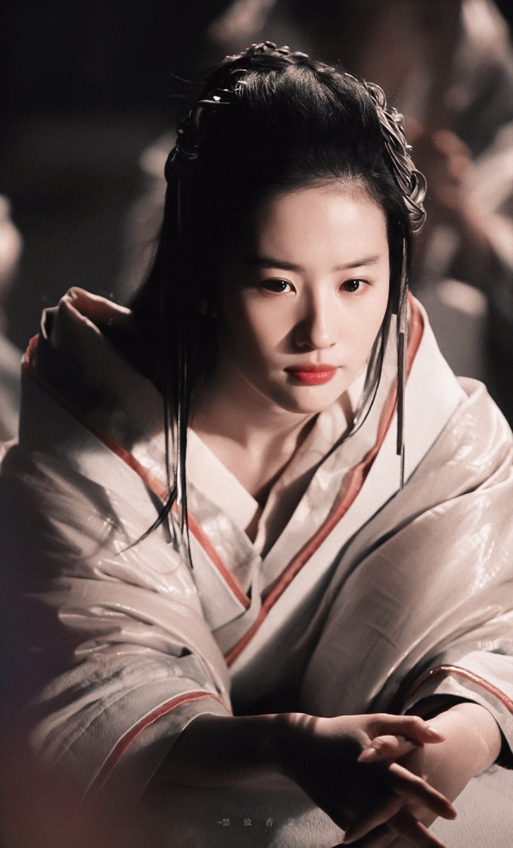 WorldVivid's tweet photo. Liu Yifei in movie《White Vengeance》in 2011 @yifei_cc The movie was based on Chu-Han contention in Chinese history, Liu Yifei also sang the theme song.
#Mulan #liuyifei #YifeiLiu #SupportMulan #supportliuyifei #crystalliu #yifei_cc #disney #유역비 #劉亦菲 #刘亦菲 https://t.co/POay2bRR2X