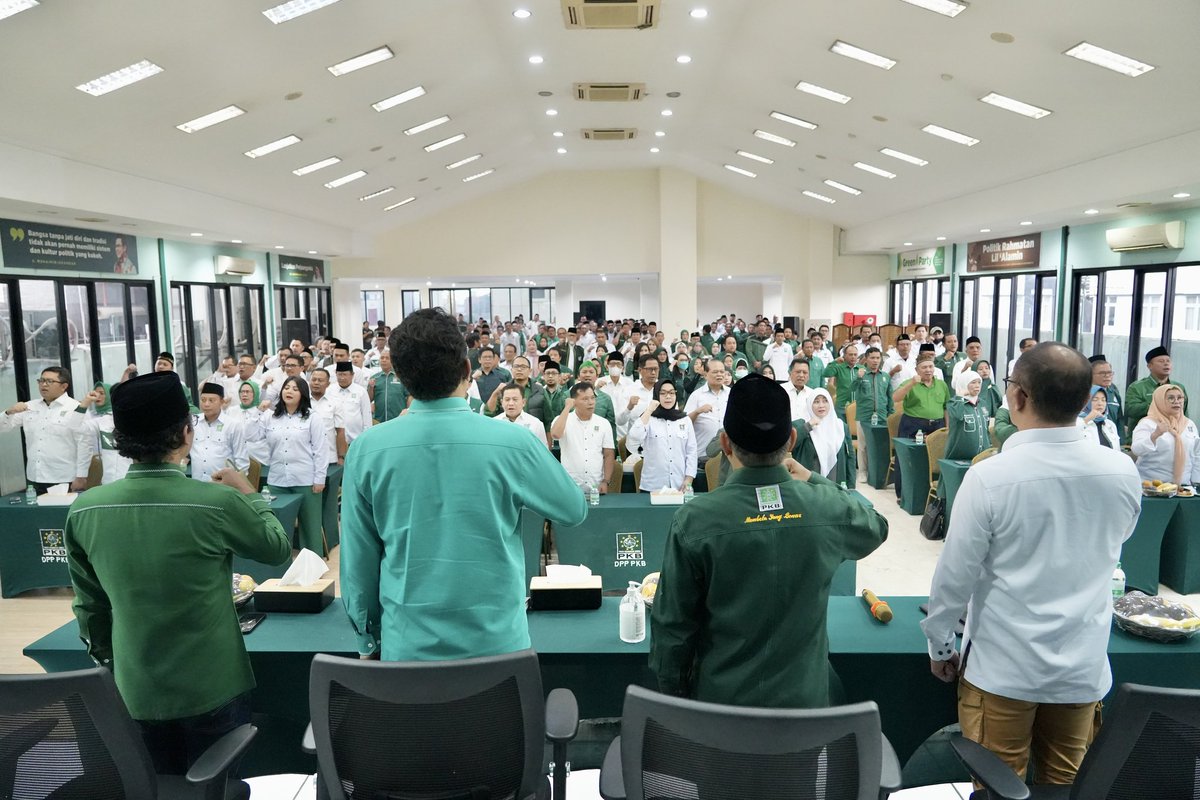 EmHasanuddin's tweet photo. #pkb #gusimin bangkit, solid, menang 🇮🇩 https://t.co/daX5bkOfRT