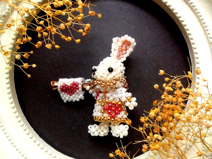 Beads_Shion's tweet photo. ラッパを吹くうさぎ
#立体ビーズ #3dbead #不思議の国のアリス #aliceinwonderland #whiterabbit https://t.co/c2jnbuxdGN
