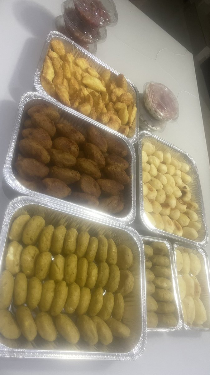 Celebran conmigo ? Hoy tuvimos nuestro primer magno evento … No importa que crean que es pequeño pero para mí fue el primer gran pedido para una reunión entre amigos  … Tuiter, la mejor comunidad … si es que siguen a la gente correcta … si buscan las noticias correctas ! Soy